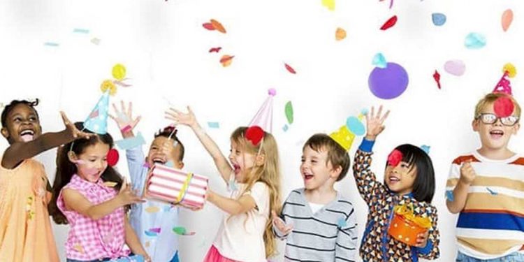 Một món quà đúng sở thích sẽ làm cho trẻ hứng thú hơn