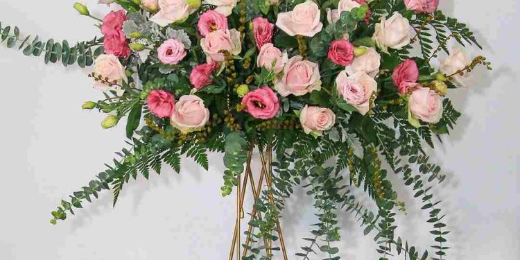 Lẵng hoa tươi được tặng trong dịp khai trương