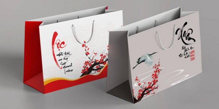 Túi giấy đựng quà với nhiều mẫu mã theo chủ đề khác nhau