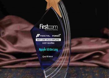 Kỷ niệm chương pha lê, ý nghĩa và cách chọn cần biết