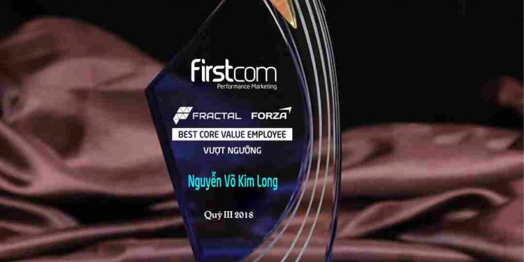 Kỷ niệm chương pha lê, ý nghĩa và cách chọn cần biết