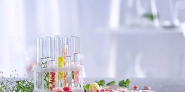 Có nên tặng nước hoa cho người yêu?