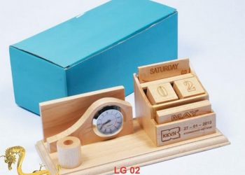 Lịch gỗ để bàn rất thích hợp làm quà tặng