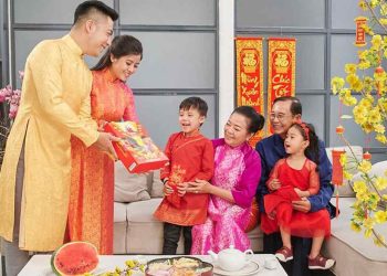 Vì sao cần phải tặng quà Tết cho bố mẹ?