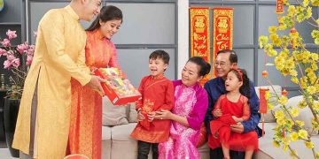 Vì sao cần phải tặng quà Tết cho bố mẹ?