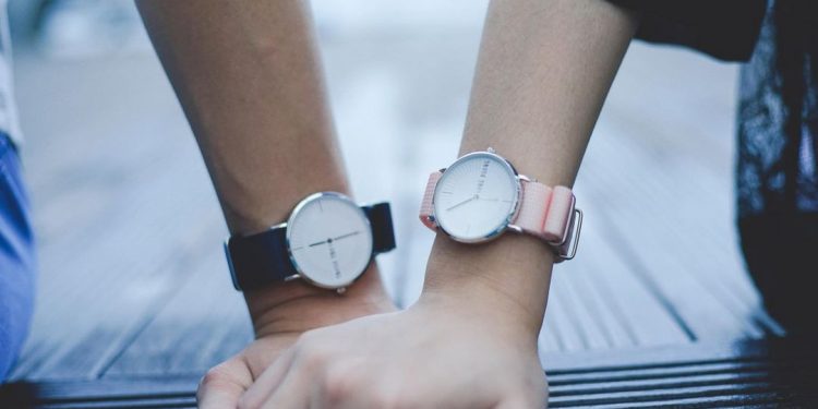 Nam tặng đồng hồ cho bạn gái có ý nghĩa gì?