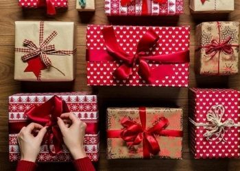 Hộp quà sinh nhật được làm bằng giấy