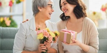 Chọn món quà 8/3 tặng mẹ